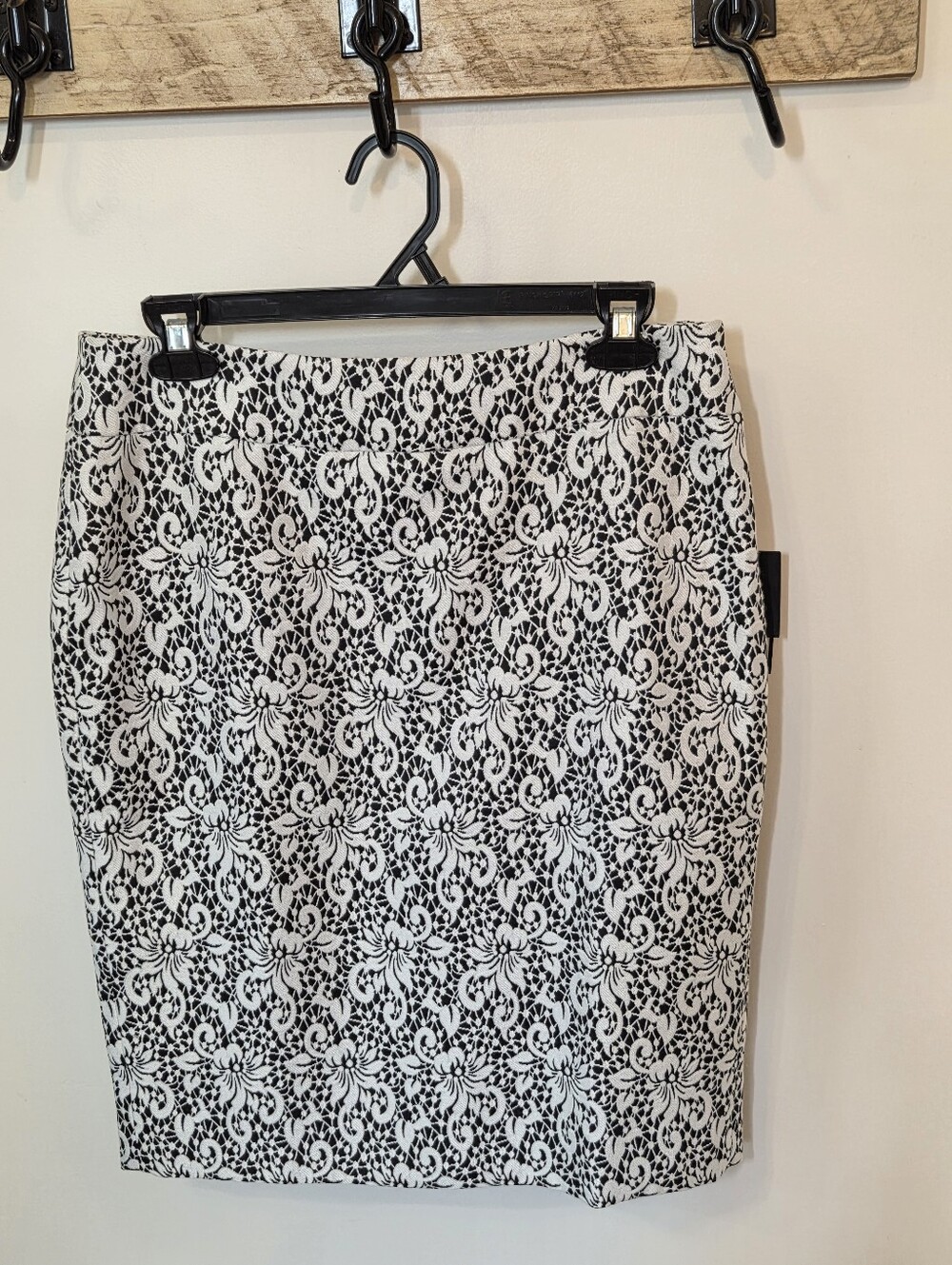 Women’s Black Ivory Skirt Floral Jacquard Size 6 Nine West Spring Melody NWT $79